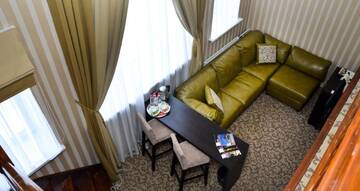 Двухуровневый люкс в Гостинице Волхов